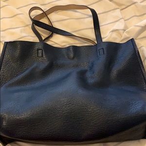Oversized bag with magnet closure